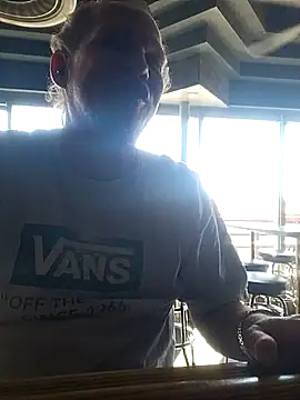 Snapshot of yourMasterisBored chatting on April 29, 5:41 pm yourMasterisBored online show from April 29, 5:41 pm