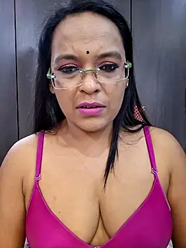Snapshot of hornyrosy321 chatting on May 31, 6:09 pm hornyrosy321 online show from May 31, 6:09 pm