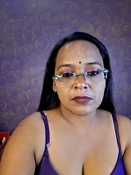 Snapshot of hornyrosy321 chatting on June 11, 12:32 am hornyrosy321 online show from June 11, 12:32 am