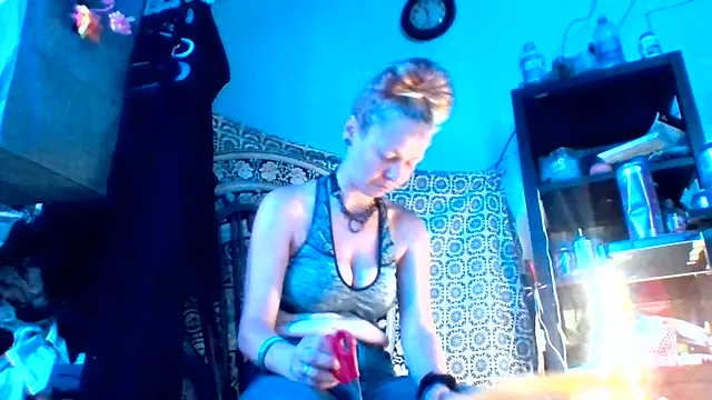 Snapshot of Ambionce chatting on June 14, 1:25 am Ambionce online show from June 14, 1:25 am