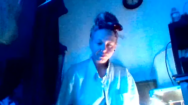 Snapshot of Ambionce chatting on June 16, 7:05 pm Ambionce online show from June 16, 7:05 pm