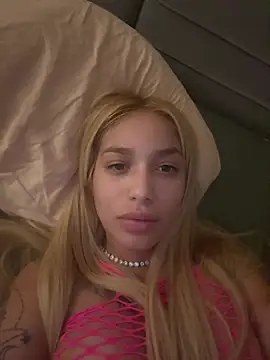 Snapshot of Brazilianblond chatting on March 13, 11:33 pm Brazilianblond online show from March 13, 11:33 pm