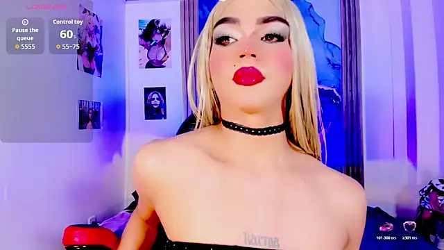 Snapshot of blonde_queen- chatting on June 11, 12:32 am blonde queen- online show from June 11, 12:32 am