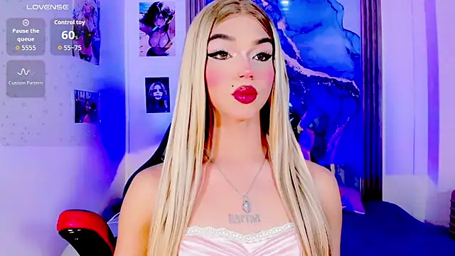 Snapshot of blonde_queen- chatting on June 30, 7:31 am blonde queen- online show from June 30, 7:31 am