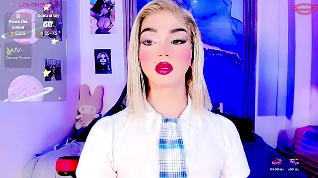 Snapshot of blonde_queen- chatting on July 4, 3:24 am blonde queen- online show from July 4, 3:24 am