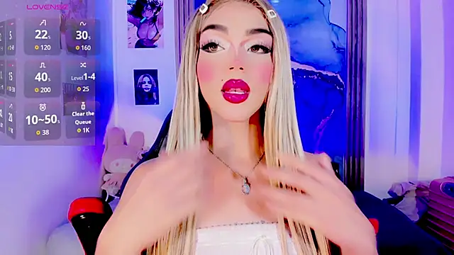 Snapshot of blonde_queen- chatting on July 7, 7:23 am blonde queen- online show from July 7, 7:23 am