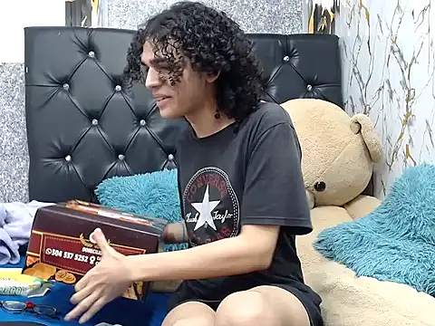 Snapshot of isa_x18 chatting on June 5, 1:28 pm isa x18 online show from June 5, 1:28 pm