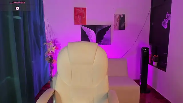 MaddieLee ds online show from April 28, 9:42 pm