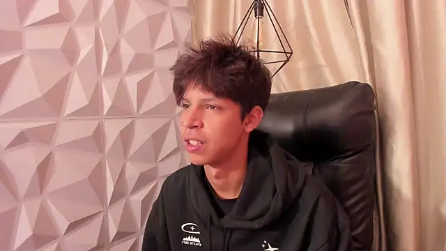 Snapshot of Ethan_qop chatting on July 14, 11:49 am Ethan qop online show from July 14, 11:49 am