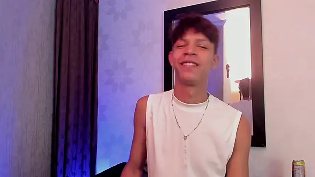 Snapshot of Ethan_qop chatting on August 1, 11:31 am Ethan qop online show from August 1, 11:31 am