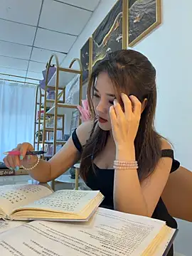 Snapshot of Xiaoxiao-y chatting on June 9, 6:14 am Xiaoxiao-y online show from June 9, 6:14 am