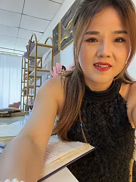 Snapshot of Xiaoxiao-y chatting on June 10, 6:45 am Xiaoxiao-y online show from June 10, 6:45 am