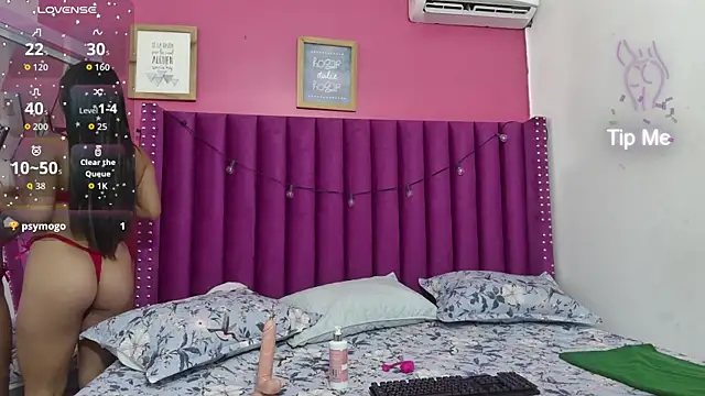 Snapshot of lindaa022 chatting on April 8, 2:33 am lindaa022 online show from April 8, 2:33 am