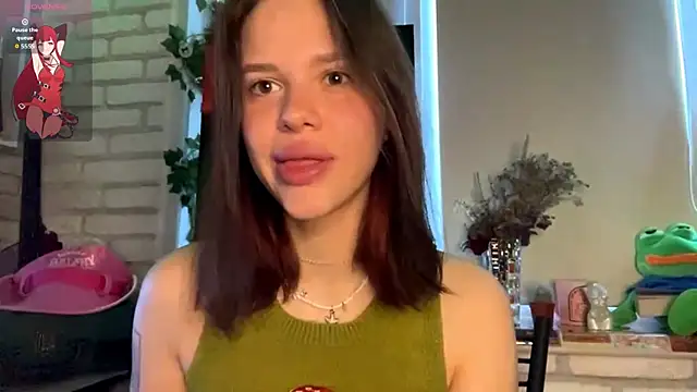 SarahHunnye online show from May 1, 1:32 am