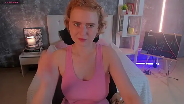 Snapshot of Shiny_Liss chatting on July 18, 1:32 am Shiny Liss online show from July 18, 1:32 am