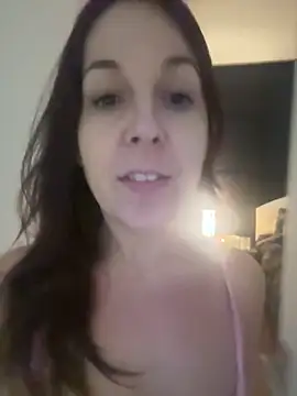 Snapshot of petitehotwife4u chatting on April 10, 11:37 am petitehotwife4u online show from April 10, 11:37 am