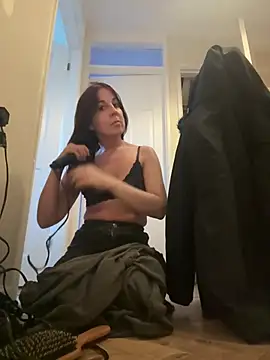 Snapshot of petitehotwife4u chatting on April 11, 6:45 pm petitehotwife4u online show from April 11, 6:45 pm