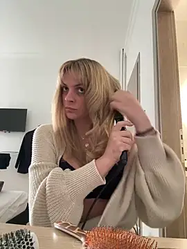 Snapshot of SexyVenusian chatting on March 21, 1:26 pm SexyVenusian online show from March 21, 1:26 pm