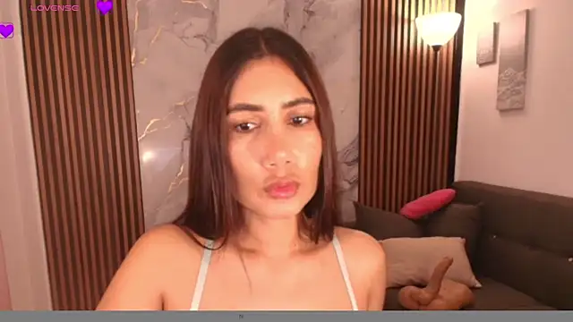 Snapshot of LucyBecker chatting on April 1, 6:05 pm LucyBecker online show from April 1, 6:05 pm