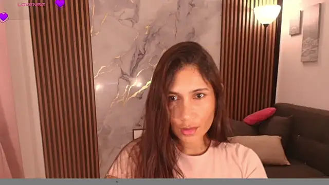 Snapshot of LucyBecker chatting on April 9, 10:37 pm LucyBecker online show from April 9, 10:37 pm