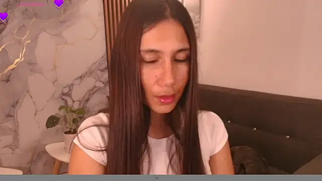 Snapshot of LucyBecker chatting on April 19, 10:12 pm LucyBecker online show from April 19, 10:12 pm