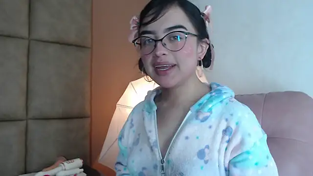 Snapshot of Mini_Rouse chatting on August 4, 6:32 pm Mini Rouse online show from August 4, 6:32 pm