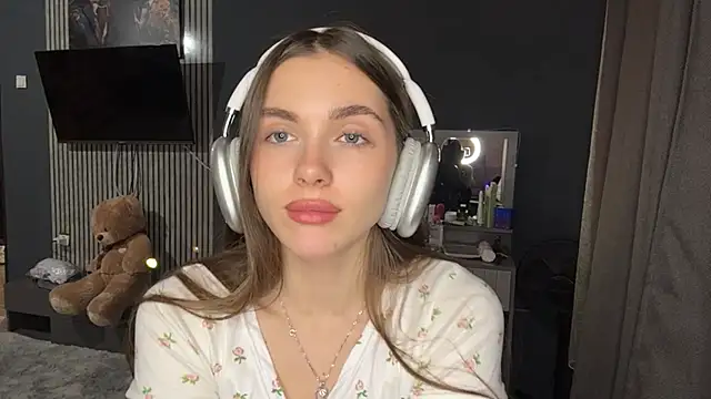 Veluxe online show from April 6, 4:19 pm