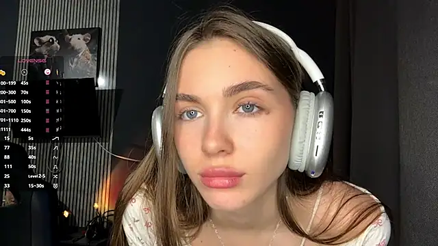 Veluxe online show from April 9, 3:06 pm