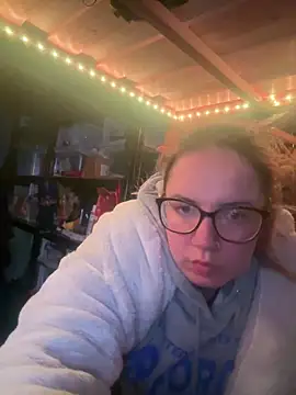 curvyneon online show from March 31, 7:03 pm