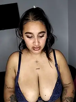Snapshot of Mia_skyy18 chatting on April 9, 1:05 am Mia skyy18 online show from April 9, 1:05 am