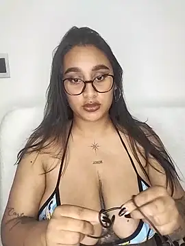 Snapshot of Mia_skyy18 chatting on April 10, 12:16 am Mia skyy18 online show from April 10, 12:16 am