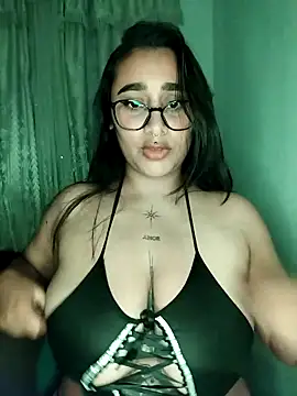 Snapshot of Mia_skyy18 chatting on April 22, 11:50 pm Mia skyy18 online show from April 22, 11:50 pm