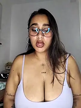 Snapshot of Mia_skyy18 chatting on May 6, 1:03 am Mia skyy18 online show from May 6, 1:03 am