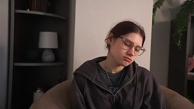 Snapshot of KaryLias chatting on March 16, 5:13 am KaryLias online show from March 16, 5:13 am