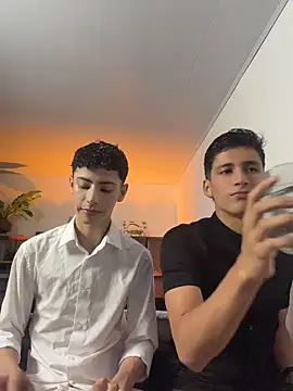 Snapshot of SebastianReed_ chatting on April 20, 6:27 am SebastianReed online show from April 20, 6:27 am