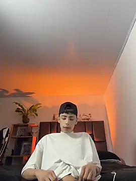 Snapshot of SebastianReed_ chatting on April 29, 5:22 am SebastianReed online show from April 29, 5:22 am