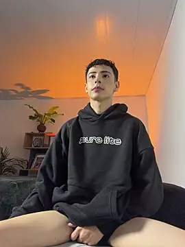 Snapshot of SebastianReed_ chatting on May 15, 2:51 am SebastianReed online show from May 15, 2:51 am