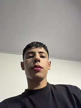 Snapshot of SebastianReed_ chatting on May 18, 3:57 am SebastianReed online show from May 18, 3:57 am