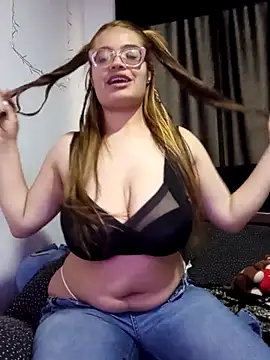 Snapshot of annie_yin1 chatting on April 13, 6:35 pm annie yin1 online show from April 13, 6:35 pm