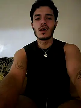 Snapshot of Thewildaliii0 chatting on April 19, 1:05 am Thewildaliii0 online show from April 19, 1:05 am
