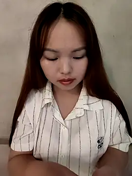 Snapshot of Mina_xYx chatting on May 1, 3:16 pm Mina xYx online show from May 1, 3:16 pm