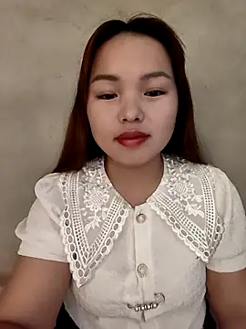 Snapshot of Mina_xYx chatting on May 8, 2:17 am Mina xYx online show from May 8, 2:17 am