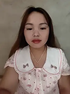 Snapshot of Mina_xYx chatting on June 1, 3:47 pm Mina xYx online show from June 1, 3:47 pm