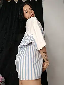 Snapshot of Trixie_pop chatting on July 1, 11:59 pm Trixie pop online show from July 1, 11:59 pm