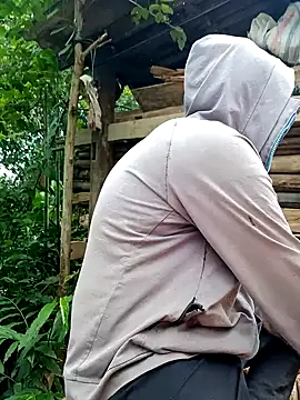 Snapshot of Leiley_98 chatting on July 22, 2:47 am Leiley 98 online show from July 22, 2:47 am
