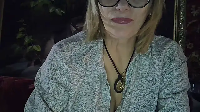 Lia Rayss online show from March 29, 7:25 pm