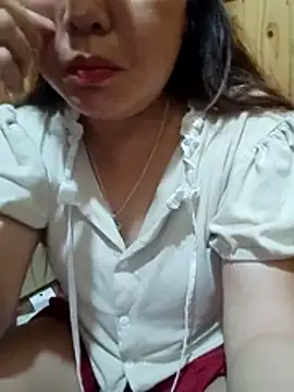 Snapshot of Abi-ni chatting on July 6, 7:27 pm Abi-ni online show from July 6, 7:27 pm