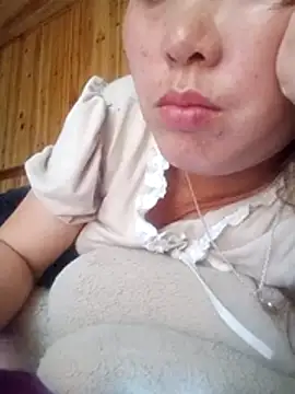Snapshot of Abi-ni chatting on August 4, 1:03 pm Abi-ni online show from August 4, 1:03 pm