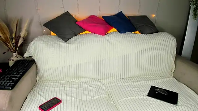 Snapshot of Nika_Blaze chatting on July 14, 12:57 am Nika Blaze online show from July 14, 12:57 am