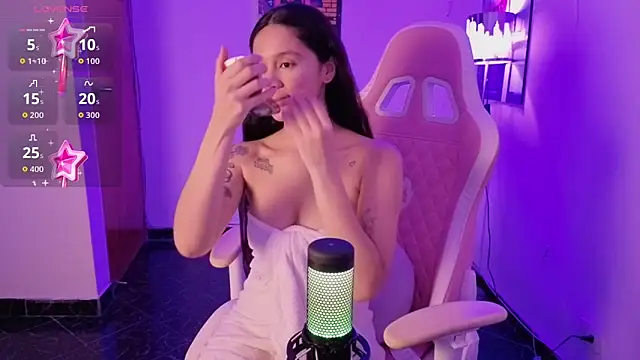 Snapshot of Oliviasims chatting on March 25, 10:38 pm Oliviasims online show from March 25, 10:38 pm